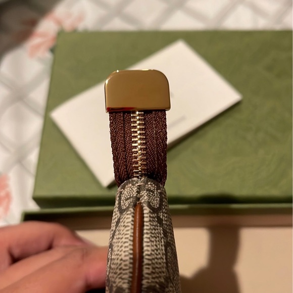 SOLD ON M E R C A R I - GG Supreme Key Pouch - Picture 6 of 9